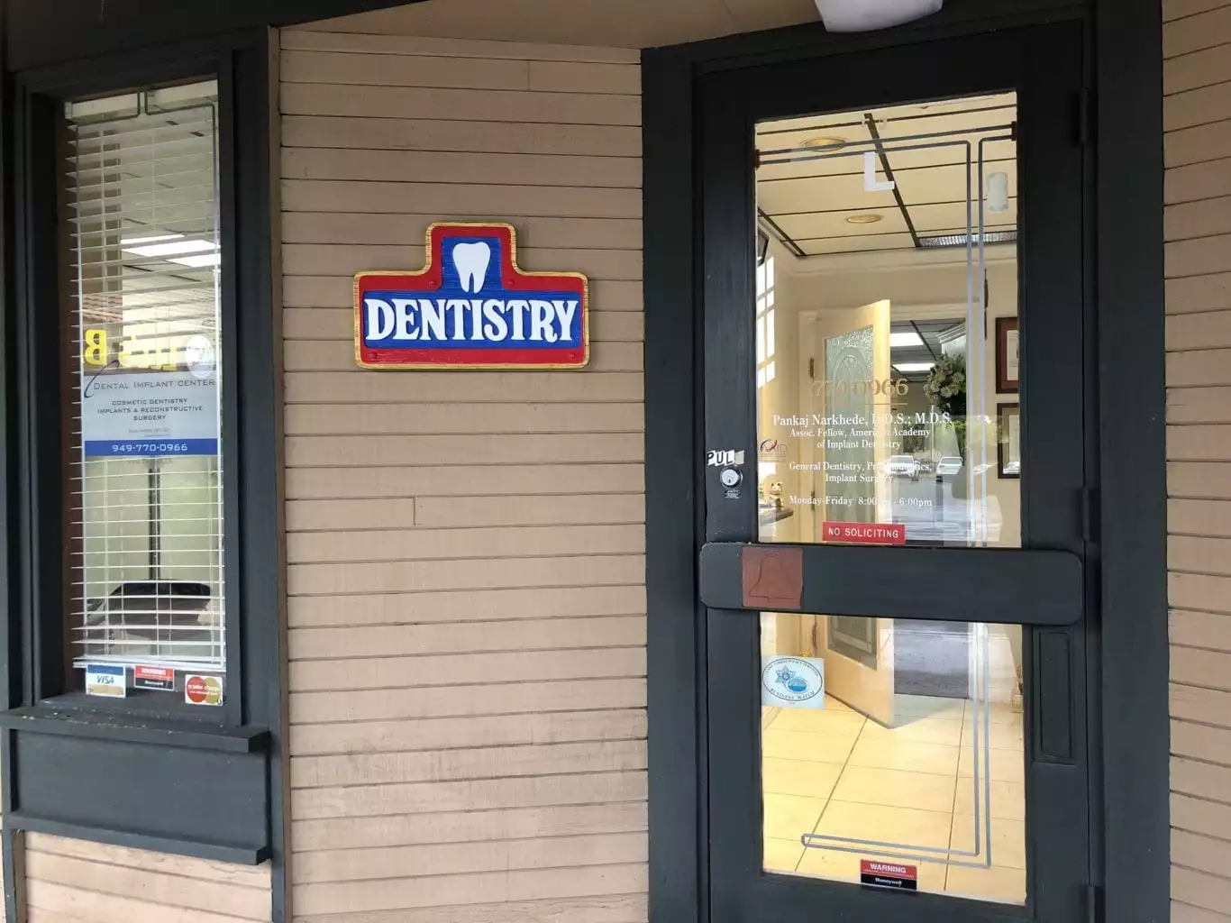 outside view of the office of Pankaj Narkhede, DDS in Lake Forest, CA